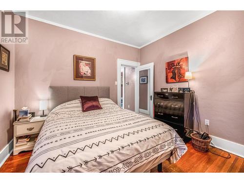 1830 Riverside Avenue, Kelowna, BC - Indoor Photo Showing Bedroom