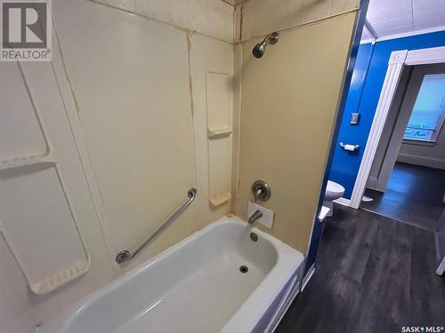 178 6Th Street E, Prince Albert, SK - Indoor Photo Showing Bathroom