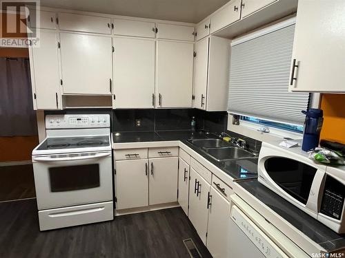 178 6Th Street E, Prince Albert, SK - Indoor Photo Showing Kitchen With Double Sink