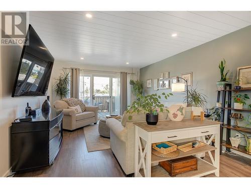 3930 20 Street Unit# 4, Vernon, BC - Indoor Photo Showing Living Room