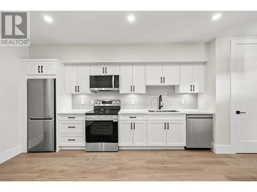 459 Vision Court, Kelowna, BC - Indoor Photo Showing Kitchen With Double Sink With Upgraded Kitchen