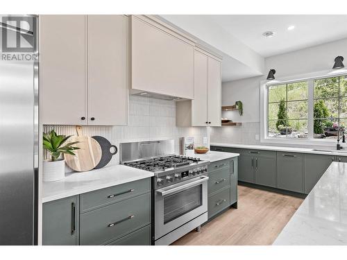 459 Vision Court, Kelowna, BC - Indoor Photo Showing Kitchen With Upgraded Kitchen