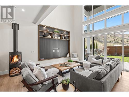 459 Vision Court, Kelowna, BC - Indoor Photo Showing Living Room