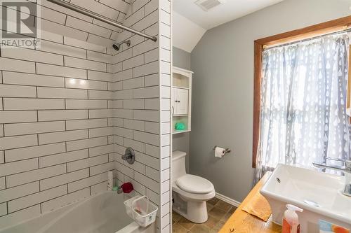 132 Walnut St, Sault Ste Marie, ON - Indoor Photo Showing Bathroom