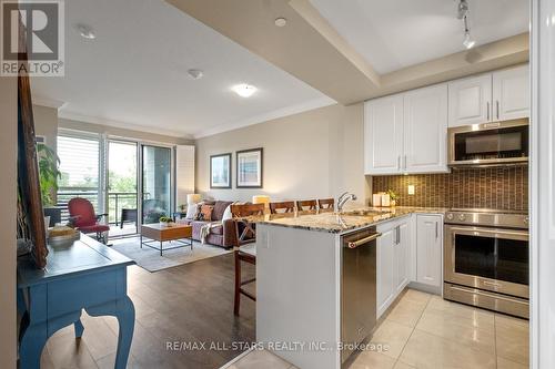 203 - 25 Baker Hill Boulevard, Whitchurch-Stouffville, ON - Indoor Photo Showing Kitchen