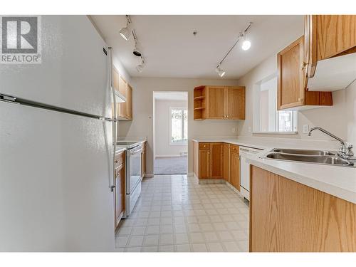 3320 Centennial Drive Unit# 209, Vernon, BC - Indoor Photo Showing Kitchen With Double Sink