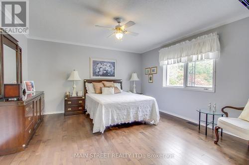 40 Chalmers Drive, Barrie, ON - Indoor Photo Showing Bedroom