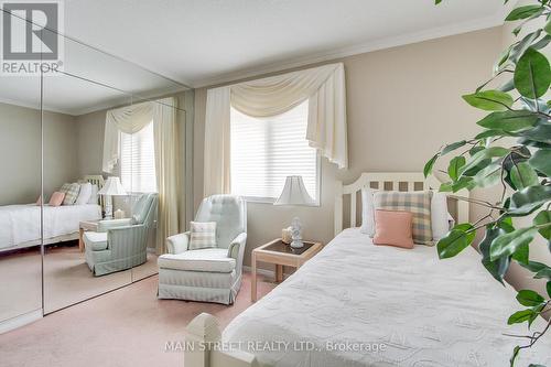 40 Chalmers Drive, Barrie, ON - Indoor Photo Showing Bedroom