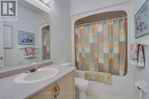 40 Chalmers Drive, Barrie, ON - Indoor Photo Showing Bathroom