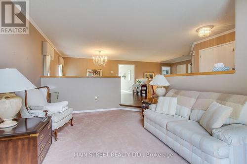 40 Chalmers Drive, Barrie, ON - Indoor Photo Showing Living Room