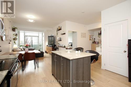 415 - 8 Fieldway Road, Toronto, ON - Indoor Photo Showing Kitchen