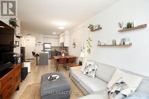 415 - 8 Fieldway Road, Toronto, ON - Indoor Photo Showing Living Room