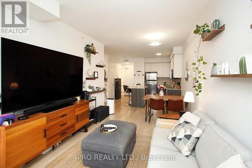 415 - 8 Fieldway Road, Toronto, ON - Indoor Photo Showing Living Room