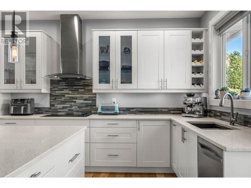 1917 Ironwood Court, Kamloops, BC - Indoor Photo Showing Kitchen