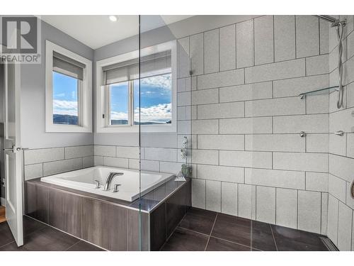 1917 Ironwood Court, Kamloops, BC - Indoor Photo Showing Bathroom