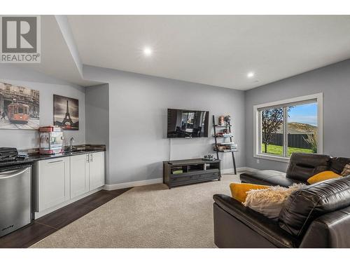 1917 Ironwood Court, Kamloops, BC - Indoor Photo Showing Living Room