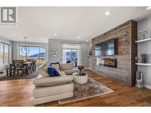 1917 Ironwood Court, Kamloops, BC - Indoor Photo Showing Living Room