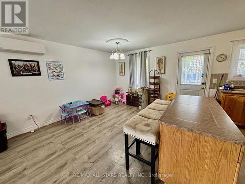 3 Caroline Street, Kawartha Lakes, ON - Indoor Photo Showing Living Room