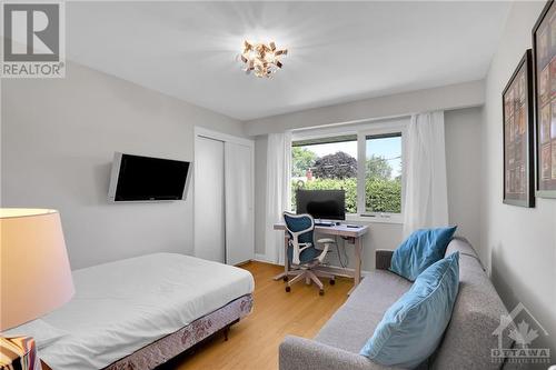 519 Penhill Avenue, Ottawa, ON - Indoor Photo Showing Bedroom