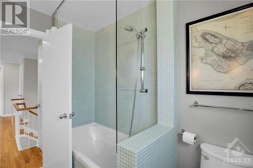 519 Penhill Avenue, Ottawa, ON - Indoor Photo Showing Bathroom