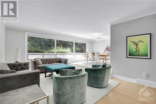 519 Penhill Avenue, Ottawa, ON - Indoor Photo Showing Living Room