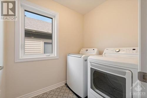 1060 Kijik Crescent, Ottawa, ON - Indoor Photo Showing Laundry Room