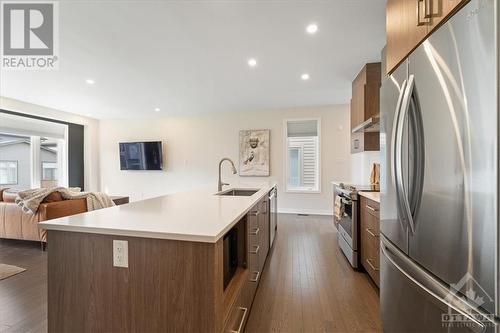 1060 Kijik Crescent, Ottawa, ON - Indoor Photo Showing Kitchen With Upgraded Kitchen