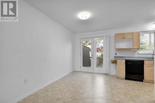 14 - 50 Chapman Court, London, ON - Indoor Photo Showing Kitchen