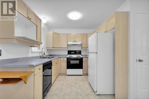 14 - 50 Chapman Court, London, ON - Indoor Photo Showing Kitchen