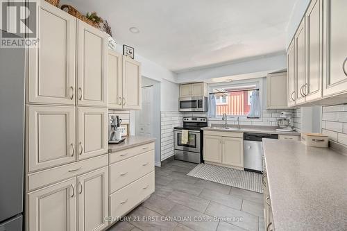 59 Downing Crescent S, London, ON - Indoor Photo Showing Kitchen