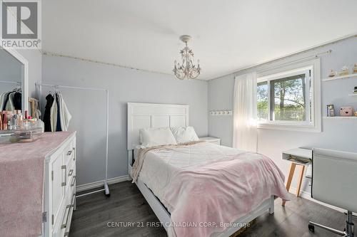 59 Downing Crescent S, London, ON - Indoor Photo Showing Bedroom