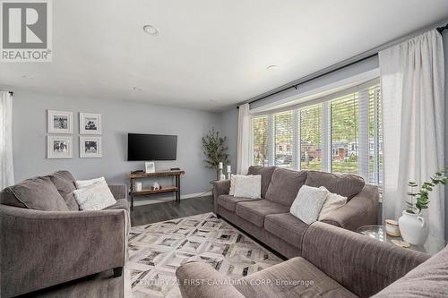 59 Downing Crescent S, London, ON - Indoor Photo Showing Living Room