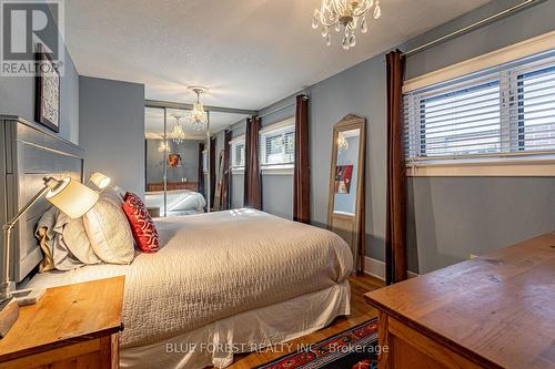 166 Thornton Avenue, London, ON - Indoor Photo Showing Bedroom