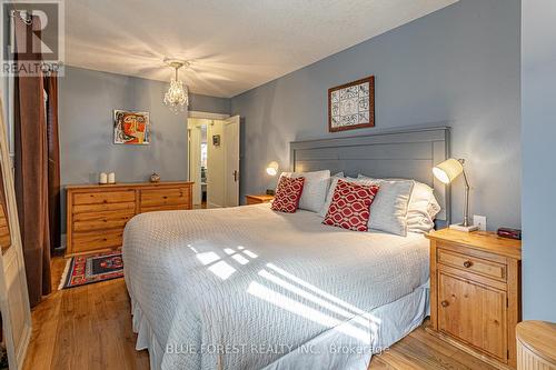 166 Thornton Avenue, London, ON - Indoor Photo Showing Bedroom