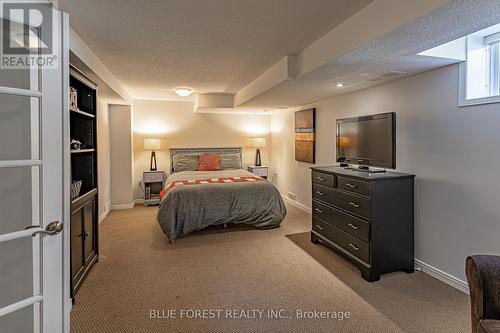 166 Thornton Avenue, London, ON - Indoor Photo Showing Bedroom