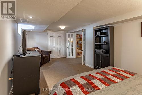 166 Thornton Avenue, London, ON - Indoor Photo Showing Bedroom