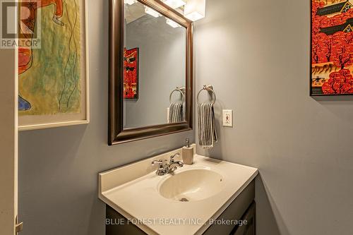 166 Thornton Avenue, London, ON - Indoor Photo Showing Bathroom