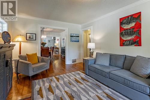 166 Thornton Avenue, London, ON - Indoor Photo Showing Living Room