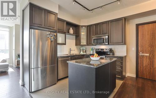 809 - 500 Sherbourne Street, Toronto, ON - Indoor Photo Showing Kitchen