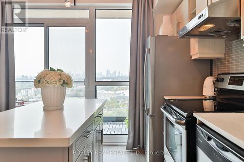 Lph 10 - 160 Vanderhoof Avenue, Toronto, ON - Indoor Photo Showing Kitchen