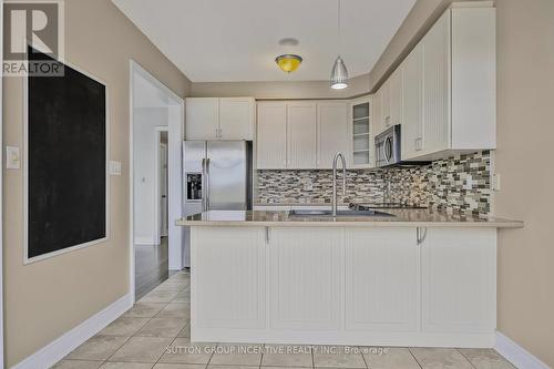 76 Forsyth Crescent E, Barrie, ON - Indoor Photo Showing Kitchen