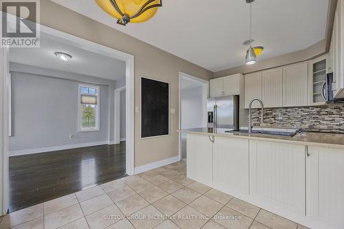 76 Forsyth Crescent E, Barrie, ON - Indoor Photo Showing Kitchen