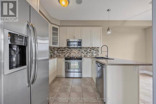 76 Forsyth Crescent E, Barrie, ON - Indoor Photo Showing Kitchen With Upgraded Kitchen