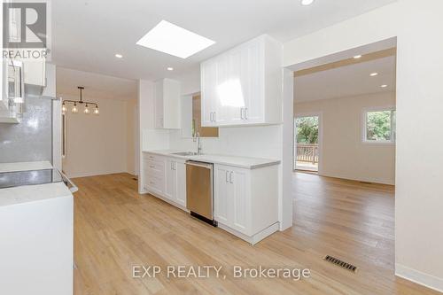 2459 Yarmout Crescent, Oakville, ON - Indoor Photo Showing Kitchen