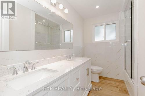 2459 Yarmout Crescent, Oakville, ON - Indoor Photo Showing Bathroom