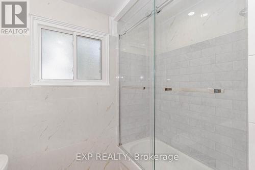 2459 Yarmout Crescent, Oakville, ON - Indoor Photo Showing Bathroom