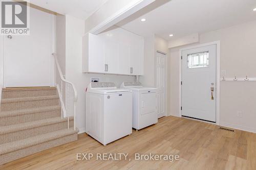 2459 Yarmout Crescent, Oakville, ON - Indoor Photo Showing Laundry Room