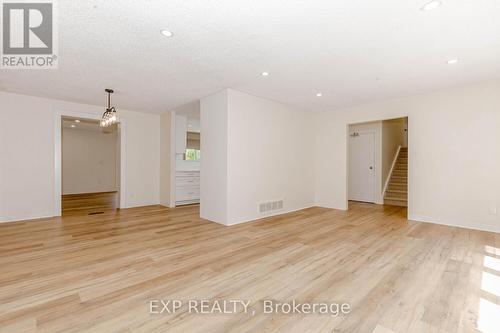 2459 Yarmout Crescent, Oakville, ON - Indoor Photo Showing Other Room