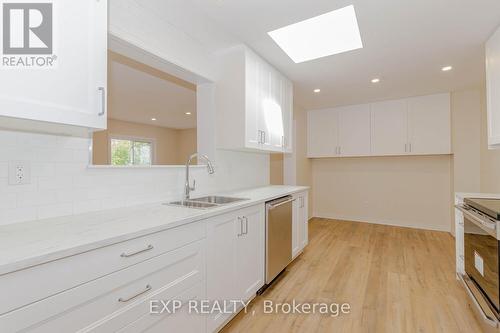 2459 Yarmout Crescent, Oakville, ON - Indoor Photo Showing Kitchen With Double Sink