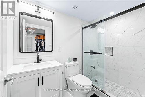 8 - 12 Applewood Lane, Toronto, ON - Indoor Photo Showing Bathroom